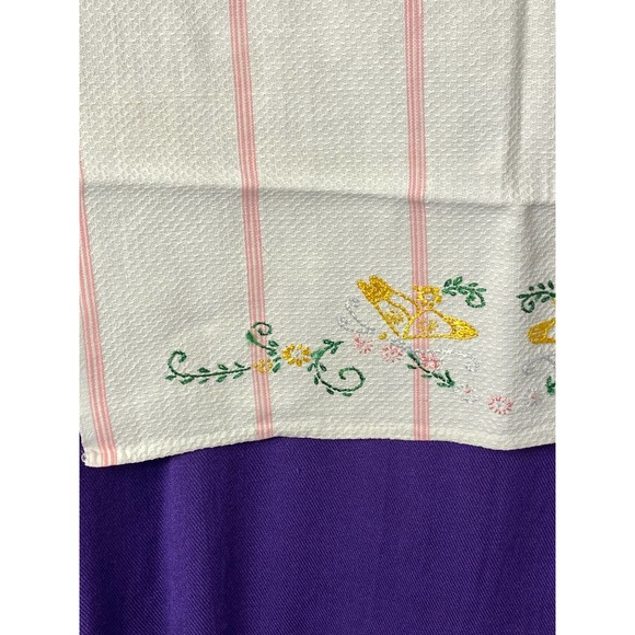 Vintage, Handmade Kitchen/Dish/Tea Towel with Hand Embroidered Flowers. - Picture 6 of 11